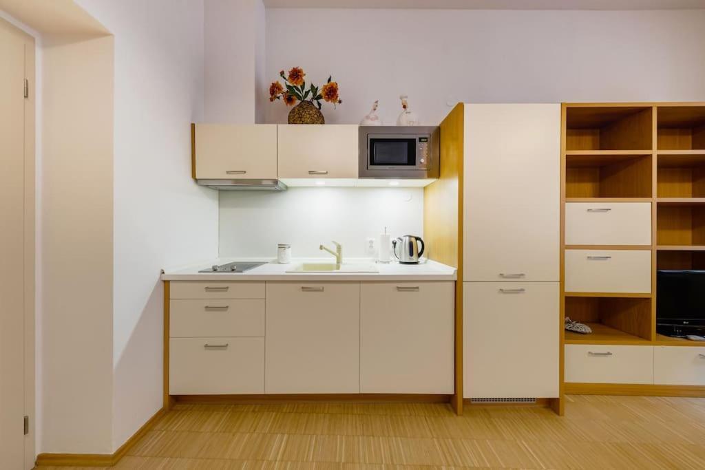 Deluxe In Prime Location Apartmán *